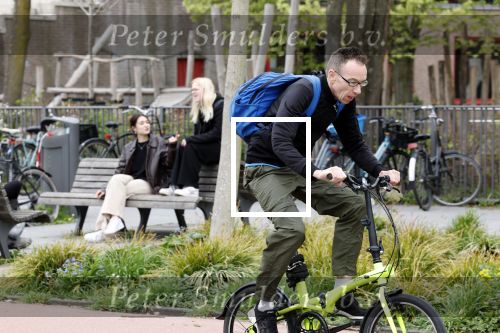 Amsterdam 15 april 2022
Dolf Jansen op zijn fiets in Amsterdam zuid