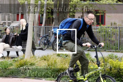 Amsterdam 15 april 2022
Dolf Jansen op zijn fiets in Amsterdam zuid