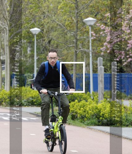 Amsterdam 15 april 2022
Dolf Jansen op zijn fiets in Amsterdam zuid