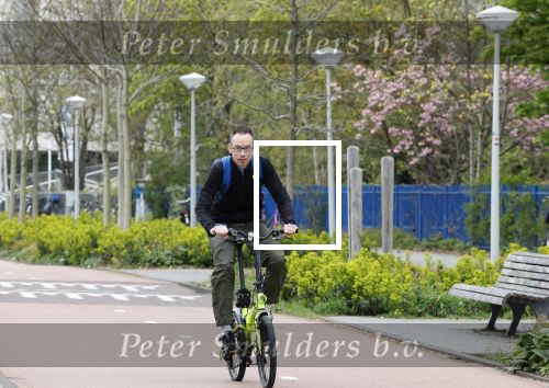 Amsterdam 15 april 2022
Dolf Jansen op zijn fiets in Amsterdam zuid