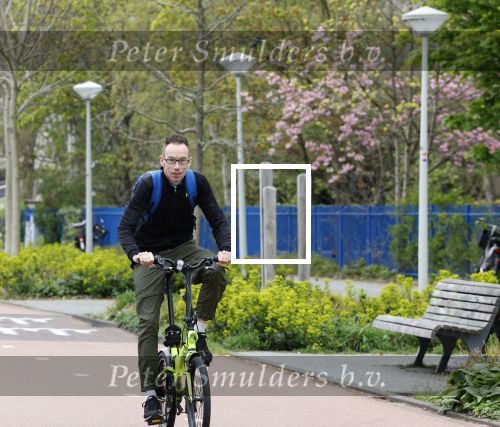 Amsterdam 15 april 2022
Dolf Jansen op zijn fiets in Amsterdam zuid