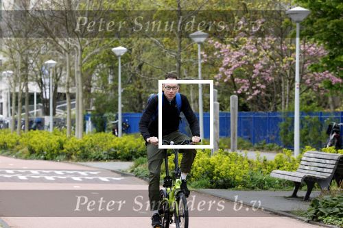 Amsterdam 15 april 2022
Dolf Jansen op zijn fiets in Amsterdam zuid