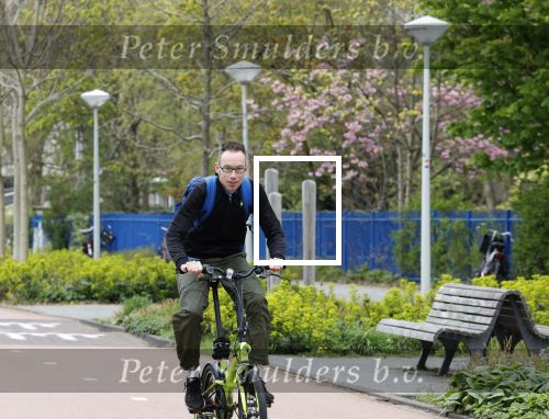 Amsterdam 15 april 2022
Dolf Jansen op zijn fiets in Amsterdam zuid