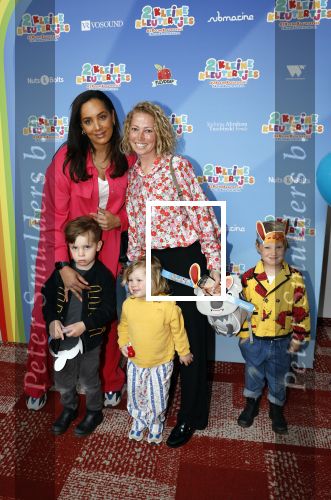 Amsterdam 1 mei 2022
Premiere 2 kleine kleutertjes bedacht door Jan Smit .
Dyantha Brooks met zoon en met een vriendin