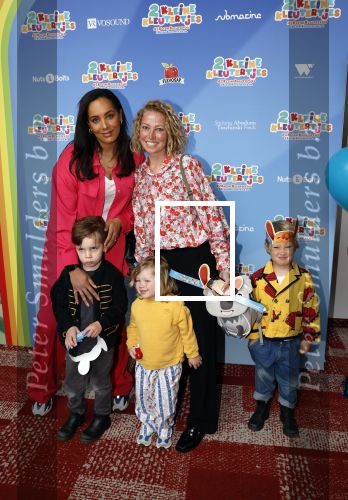 Amsterdam 1 mei 2022
Premiere 2 kleine kleutertjes bedacht door Jan Smit .
Dyantha Brooks met zoon en met een vriendin