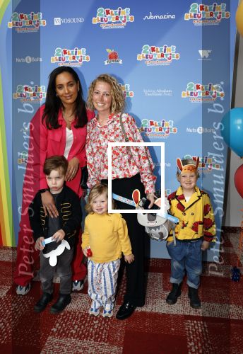 Amsterdam 1 mei 2022
Premiere 2 kleine kleutertjes bedacht door Jan Smit .
Dyantha Brooks met zoon en met een vriendin