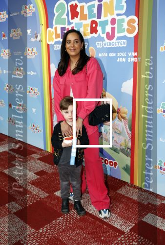 Amsterdam 1 mei 2022
Premiere 2 kleine kleutertjes bedacht door Jan Smit .
Dyantha Brooks met zoon en met een vriendin