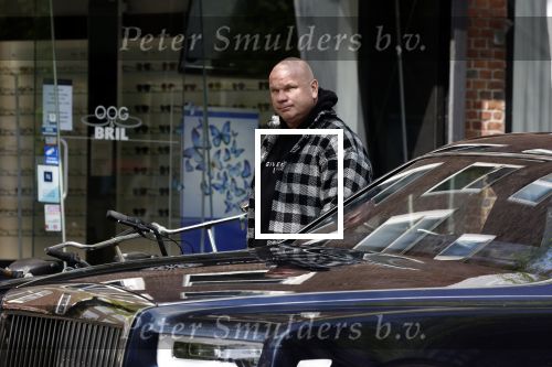 Amsterdam 23 april 2022
Amanda Balk met haar nieuwe vriend Edward den Hollander in Amsterdam bij Ferilli. Ze kwamen aanrijden met zijn Rolls Royce