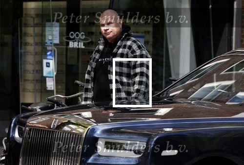 Amsterdam 23 april 2022
Amanda Balk met haar nieuwe vriend Edward den Hollander in Amsterdam bij Ferilli. Ze kwamen aanrijden met zijn Rolls Royce