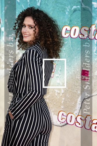 Amsterdam 20 april 2022
Premiere Costa in Tuschinski. Castleden oa , Katja Schuurman Abbey Hoes Soy Kroon Stephanie v Eer Oscar Aerts Sinan Eroglu Roeland Fernhout Tina de Bruin en Lisa Zweerman . De regisseur is Jon Karhaus en Diederik Jekel heeft het script geschreven. Emma Deckers kwam met een vriendin