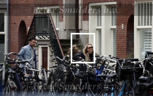 Amsterdam 15 april 2022
Eva Jinek met partner op straat in Amsterdam zuid