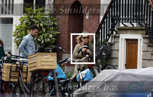Amsterdam 15 april 2022
Eva Jinek met partner op straat in Amsterdam zuid