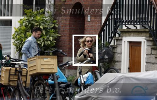 Amsterdam 15 april 2022
Eva Jinek met partner op straat in Amsterdam zuid
