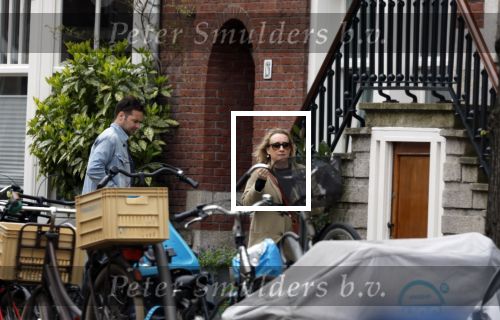 Amsterdam 15 april 2022
Eva Jinek met partner op straat in Amsterdam zuid