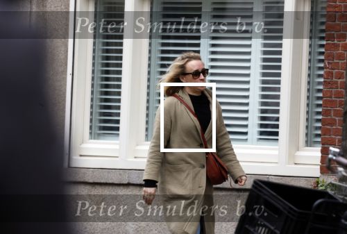 Amsterdam 15 april 2022
Eva Jinek met partner op straat in Amsterdam zuid