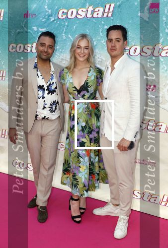 Amsterdam 20 april 2022
Premiere Costa in Tuschinski. Castleden oa , Katja Schuurman Abbey Hoes Soy Kroon Stephanie v Eer Oscar Aerts Sinan Eroglu Roeland Fernhout Tina de Bruin en Lisa Zweerman . De regisseur is Jon Karhaus en Diederik Jekel heeft het script geschreven. Fawrynotsawry