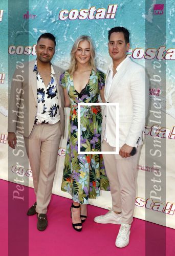 Amsterdam 20 april 2022
Premiere Costa in Tuschinski. Castleden oa , Katja Schuurman Abbey Hoes Soy Kroon Stephanie v Eer Oscar Aerts Sinan Eroglu Roeland Fernhout Tina de Bruin en Lisa Zweerman . De regisseur is Jon Karhaus en Diederik Jekel heeft het script geschreven. Fawrynotsawry