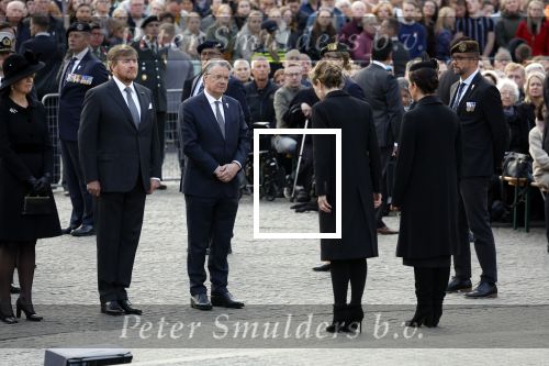 Amsterdam 4 m2i 2022
Dodenherdenking op de dam . Aanwezig oa Koning Willem Alexander Koningin Maxima Mark Rutte en burgemeester Femke Halsema . Femke Halsema en Simone Kukenheim