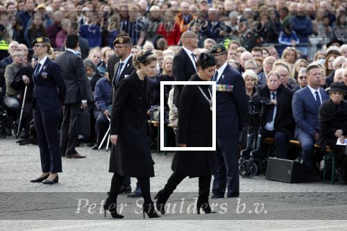 Amsterdam 4 m2i 2022
Dodenherdenking op de dam . Aanwezig oa Koning Willem Alexander Koningin Maxima Mark Rutte en burgemeester Femke Halsema . Femke Halsema en Simone Kukenheim