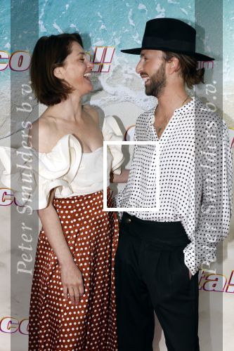 Amsterdam 20 april 2022
Premiere Costa in Tuschinski. Castleden oa , Katja Schuurman Abbey Hoes Soy Kroon Stephanie v Eer Oscar Aerts Sinan Eroglu Roeland Fernhout Tina de Bruin en Lisa Zweerman . De regisseur is Jon Karhaus en Diederik Jekel heeft het script geschreven. Fockeline Ouwerkerk kwam met Tommy Driessen