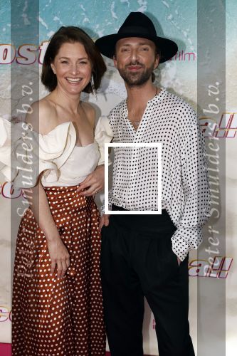 Amsterdam 20 april 2022
Premiere Costa in Tuschinski. Castleden oa , Katja Schuurman Abbey Hoes Soy Kroon Stephanie v Eer Oscar Aerts Sinan Eroglu Roeland Fernhout Tina de Bruin en Lisa Zweerman . De regisseur is Jon Karhaus en Diederik Jekel heeft het script geschreven. Fockeline Ouwerkerk kwam met Tommy Driessen