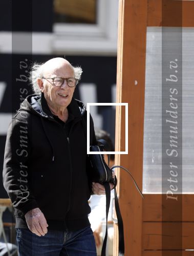 Amsterdam 9 mei 2022
Frans Weisz en zijn vrouw Regina Weisz wandelend door Amsterdam zuid
