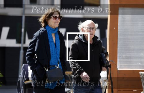 Amsterdam 9 mei 2022
Frans Weisz en zijn vrouw Regina Weisz wandelend door Amsterdam zuid