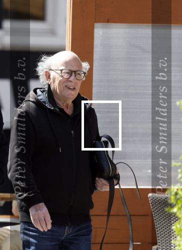 Amsterdam 9 mei 2022
Frans Weisz en zijn vrouw Regina Weisz wandelend door Amsterdam zuid
