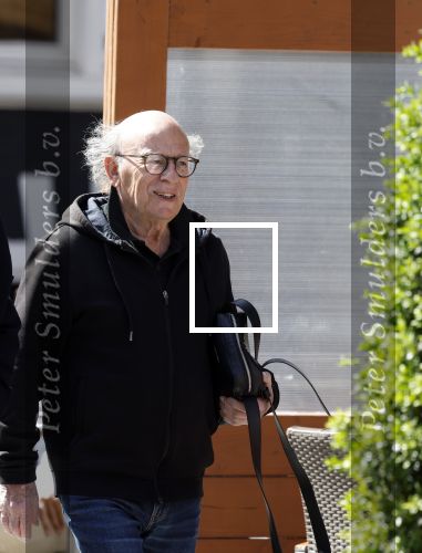 Amsterdam 9 mei 2022
Frans Weisz en zijn vrouw Regina Weisz wandelend door Amsterdam zuid