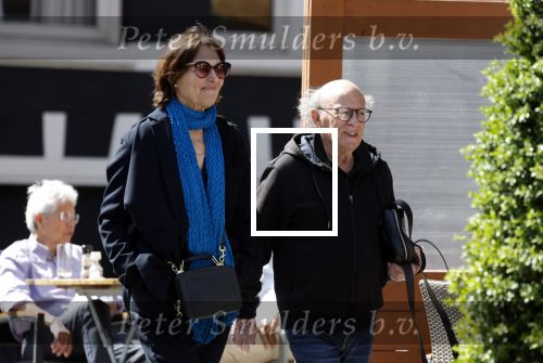 Amsterdam 9 mei 2022
Frans Weisz en zijn vrouw Regina Weisz wandelend door Amsterdam zuid