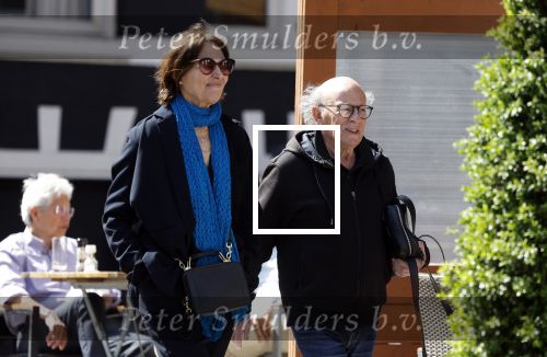 Amsterdam 9 mei 2022
Frans Weisz en zijn vrouw Regina Weisz wandelend door Amsterdam zuid