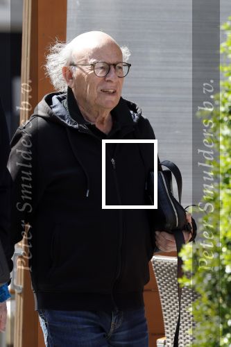 Amsterdam 9 mei 2022
Frans Weisz en zijn vrouw Regina Weisz wandelend door Amsterdam zuid