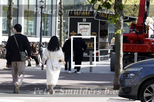 Amsterdam 9 mei 2022
Frans Weisz en zijn vrouw Regina Weisz wandelend door Amsterdam zuid