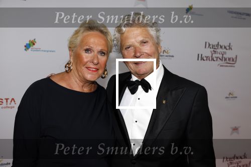 Maastricht 8 mei 2022
Premiere dagboek van en herdershond in het MECC .
Hans v hemert met partner