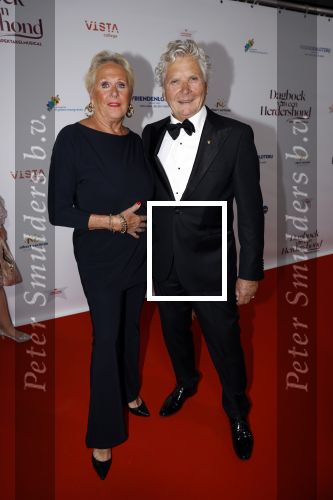 Maastricht 8 mei 2022
Premiere dagboek van en herdershond in het MECC .
Hans v hemert met partner