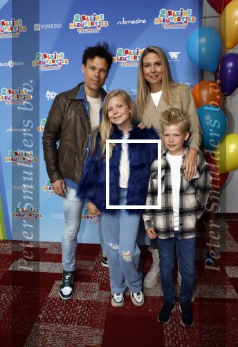 Amsterdam 1 mei 2022
Premiere 2 kleine kleutertjes bedacht door Jan Smit .
Jaap kwakman kwam met zijn vrouw en kinderen
