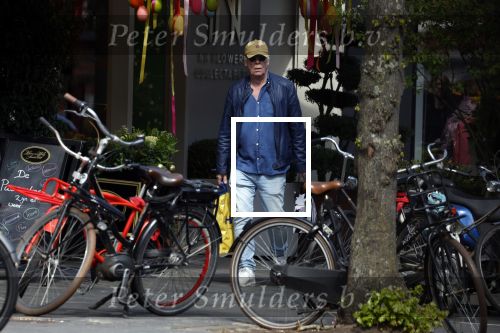 Amsterdam 16 april 2022
Jack Spijkerman aan het winkelen op de beethovenstraat