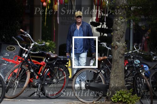 Amsterdam 16 april 2022
Jack Spijkerman aan het winkelen op de beethovenstraat