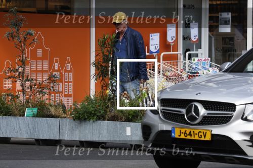 Amsterdam 16 april 2022
Jack Spijkerman aan het winkelen op de beethovenstraat