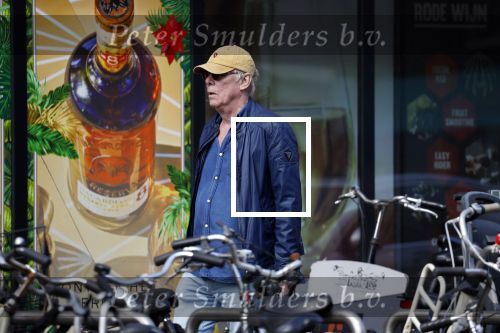 Amsterdam 16 april 2022
Jack Spijkerman aan het winkelen op de beethovenstraat