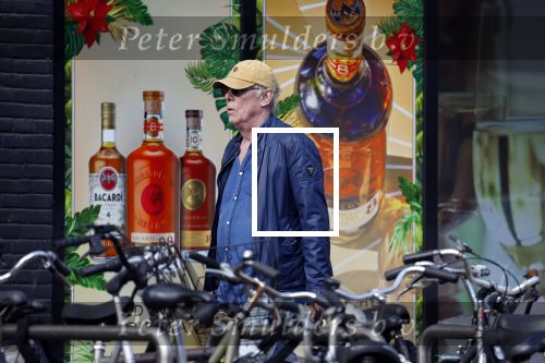 Amsterdam 16 april 2022
Jack Spijkerman aan het winkelen op de beethovenstraat