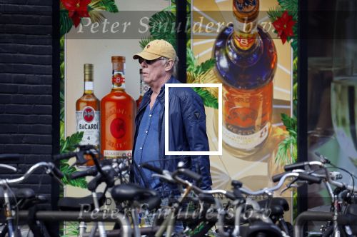 Amsterdam 16 april 2022
Jack Spijkerman aan het winkelen op de beethovenstraat
