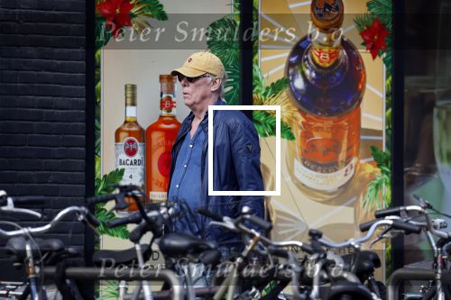Amsterdam 16 april 2022
Jack Spijkerman aan het winkelen op de beethovenstraat