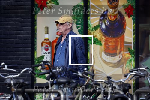 Amsterdam 16 april 2022
Jack Spijkerman aan het winkelen op de beethovenstraat