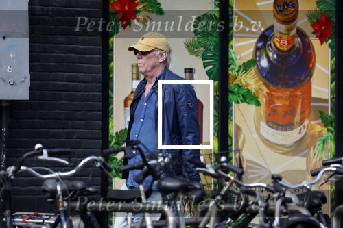 Amsterdam 16 april 2022
Jack Spijkerman aan het winkelen op de beethovenstraat