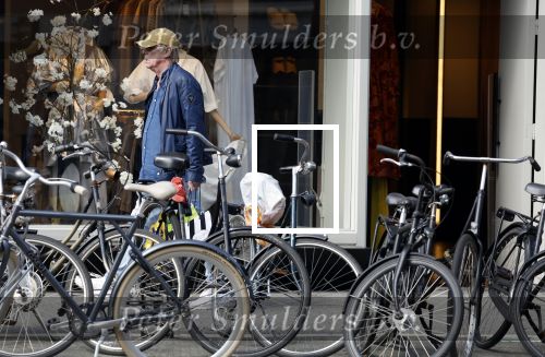 Amsterdam 16 april 2022
Jack Spijkerman aan het winkelen op de beethovenstraat