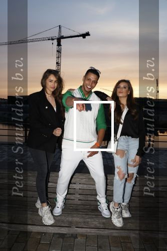 Amsterdam 4 mei 2022
Opnames videoclip Jalal Oba bij Pontsteiger.