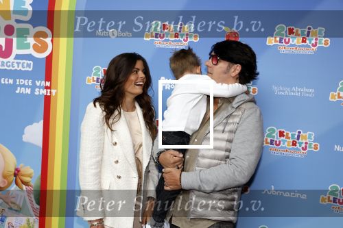 Amsterdam 1 mei 2022
Premiere 2 kleine kleutertjes bedacht door Jan Smit . 
Jan Dulles met zijn vrouw Caroline Mol en hun zoon