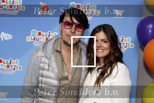 Amsterdam 1 mei 2022
Premiere 2 kleine kleutertjes bedacht door Jan Smit . 
Jan Dulles met zijn vrouw Caroline Mol en hun zoon