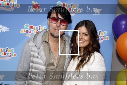 Amsterdam 1 mei 2022
Premiere 2 kleine kleutertjes bedacht door Jan Smit . 
Jan Dulles met zijn vrouw Caroline Mol en hun zoon